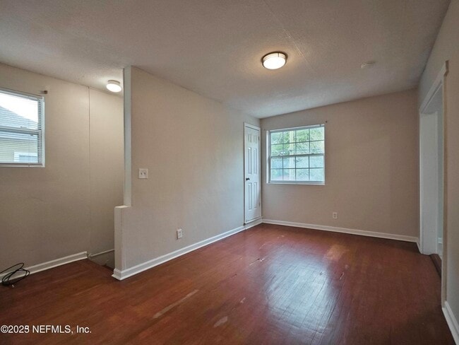 Photo - 1337 W 23rd St