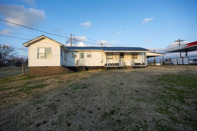 Building Photo - 200 Sycamore St N