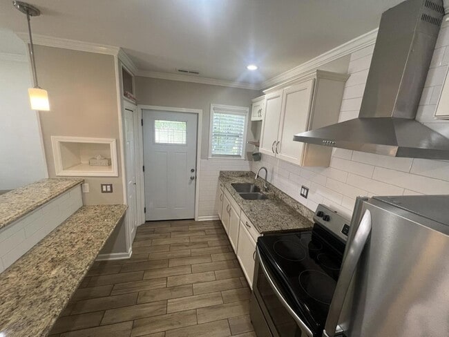 Photo - 1464 Sawyer Rd