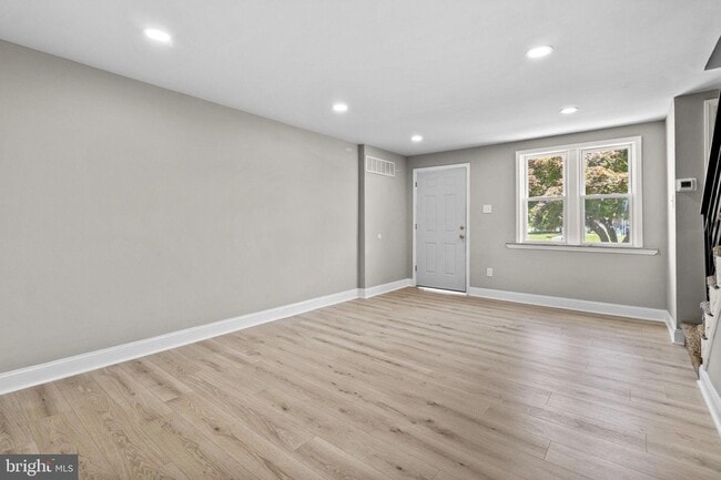 Photo - 1072 Tremont Dr
