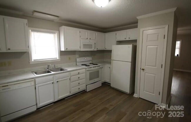 Photo - 92 Akron Ave