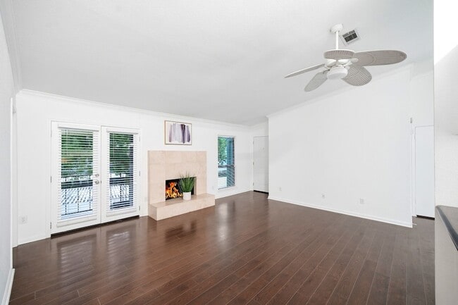 Building Photo - 2425 Augusta Dr Unit 22