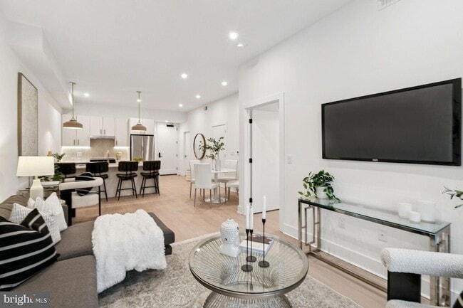Building Photo - 30 W Allens Ln Unit 210