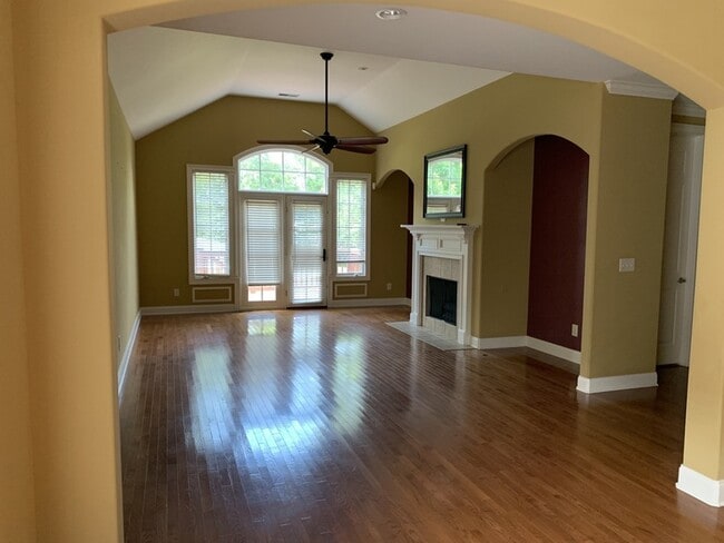 Photo - 136 Nickolas Cir