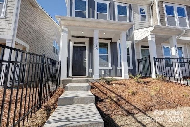 Photo - 102 Abercorne Wy