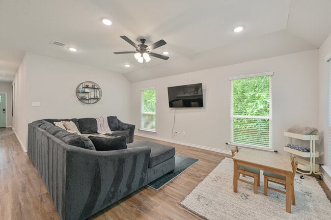 Photo - 3824 Springfield Dr Unit ID1328078P