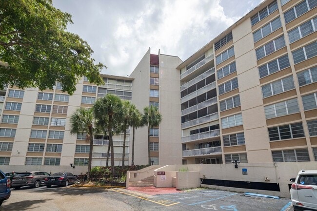 Building Photo - 6911 Environ Blvd Unit 8G