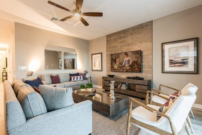 Building Photo - 4821 Kings Castle Cir Unit ID1280831P