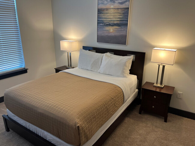 Photo - 424 W Trade St Unit ID1344188P