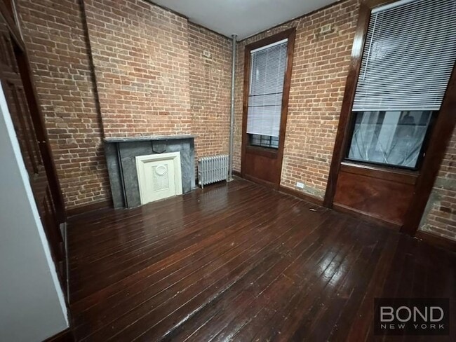 Building Photo - 355 W 47th St Unit 1 RW