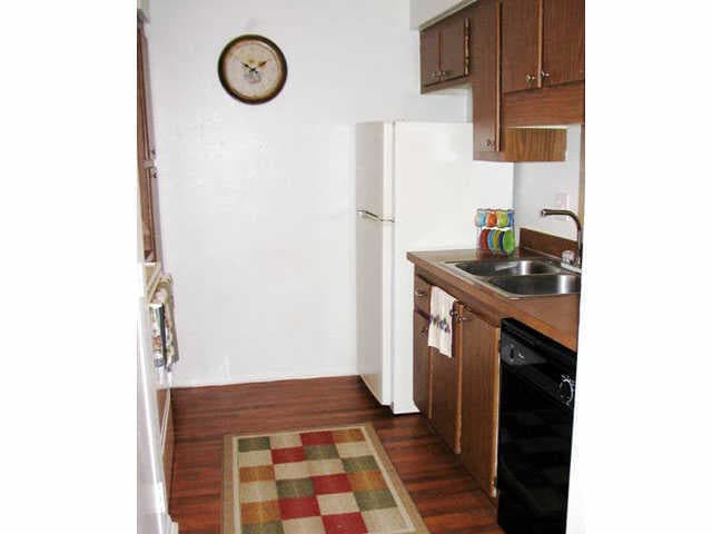 Kitchen - Royal Breeze Apartments