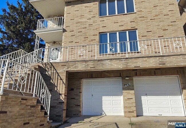 Building Photo - 447 Jersey Ave