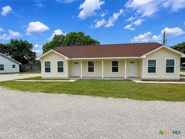 Building Photo - 661 W Austin St Unit Q