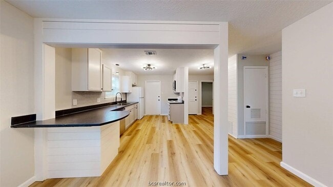 Photo - 1112 Airline Dr