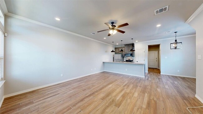 Photo - 305 Poplar St