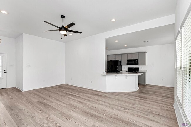 Photo - 28307 Moreau Dr