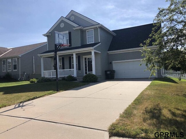 Building Photo - 2102 Quartz Dr