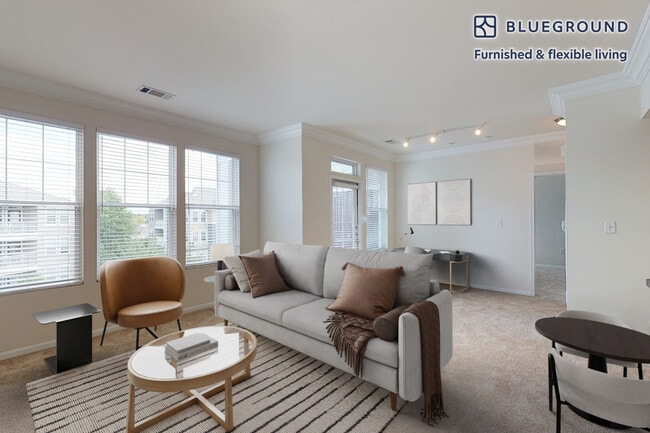 Building Photo - 1299 Corporate Dr Unit SI FL3-ID2227A