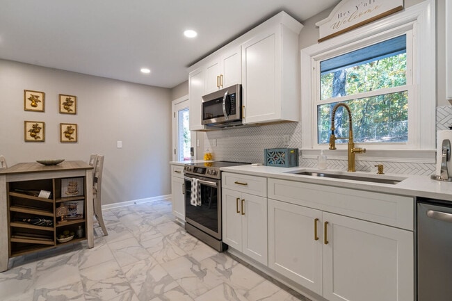 Photo - 6 Oriole Dr Unit ID1234806P