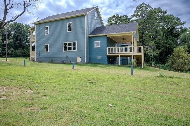 Photo - 1993 Reynolds Dr SW