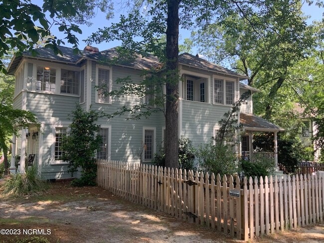 Photo - 375 E Maine Ave