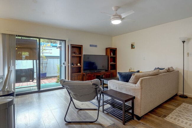 Building Photo - 1925 46th Ave Unit SI FL1-ID1600629P