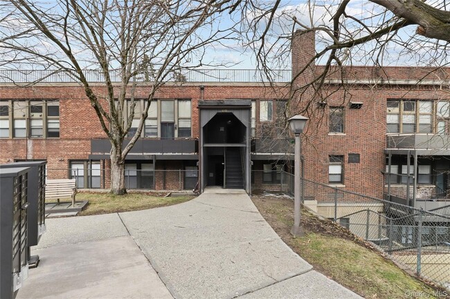 Building Photo - 60 Kensico Rd Unit 22