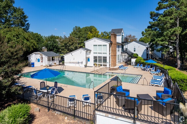 Pool - Huntington Apartments