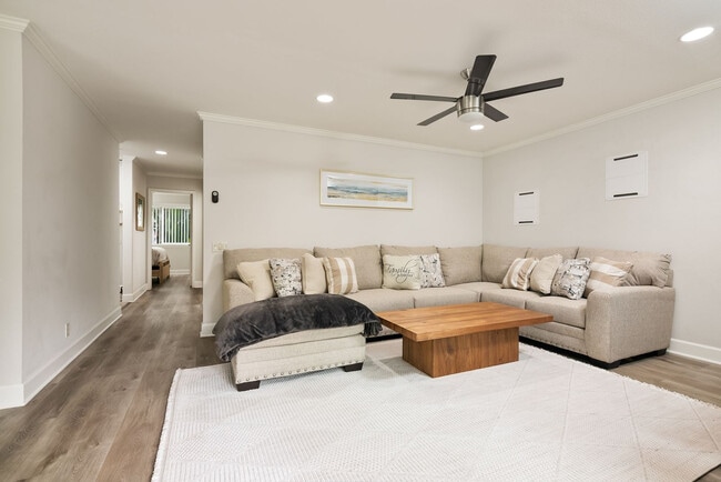 Building Photo - 8503 Villa La Jolla Dr Unit SI FL1-ID1559834P