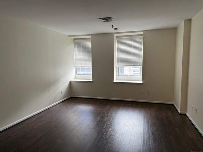 Building Photo - 84 Wall Street