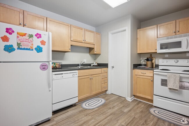 2BR, 1BA - 850SF - Kitchen - Salem Wood Apartments