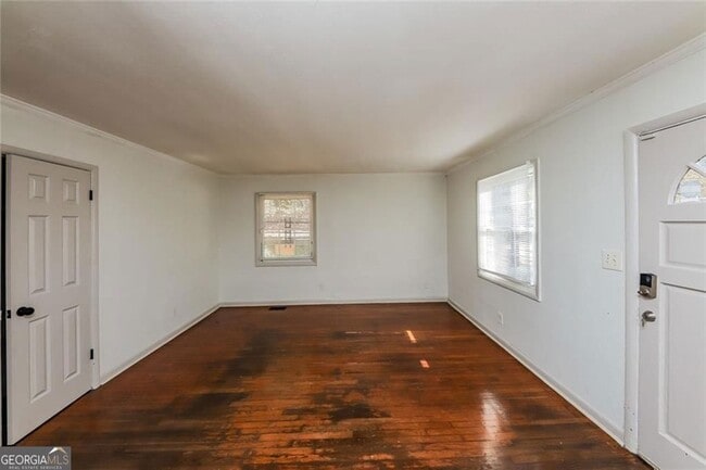 Photo - 210 Oak Dr SE