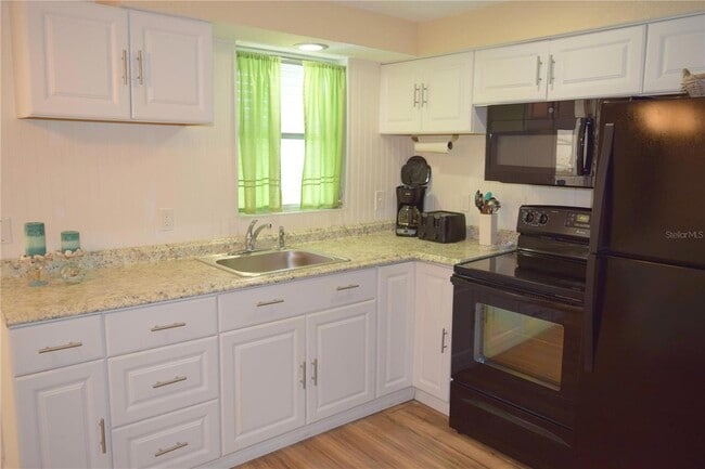 Photo - 140 W Cowles St