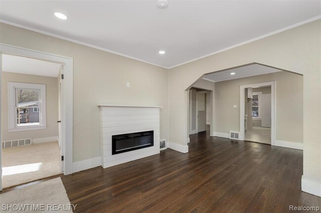 Photo - 292 W Marshall St