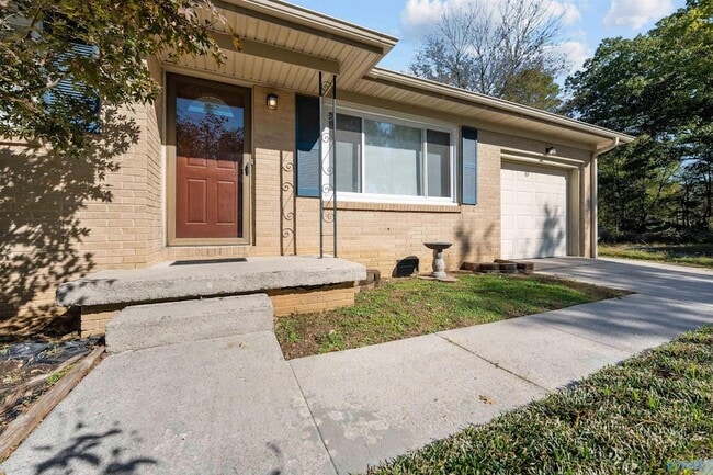 Photo - 1007 Heard Ct SE