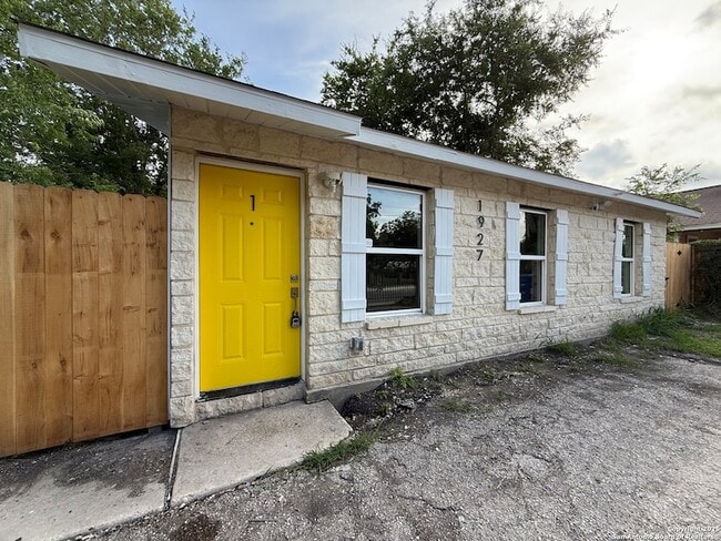 Photo - 1927 W Mayfield Blvd