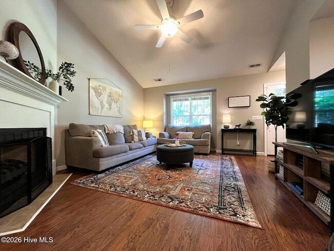 Photo - 2400 Longleaf Dr SW