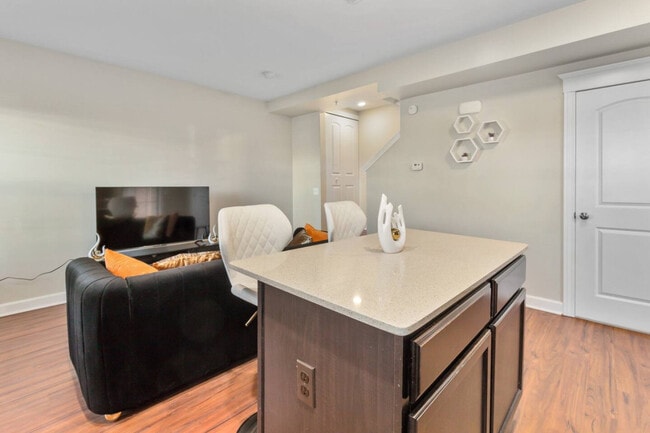 Photo - 702 E Ferry St Unit ID1228685P