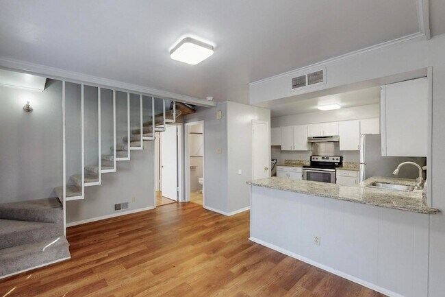 Photo - 7948 Habersham Ln