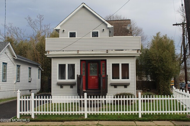 Building Photo - 500 18th Ave