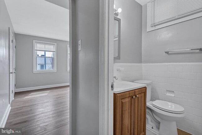 Photo - 2012 Rosedale St NE