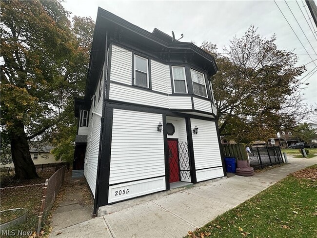 Photo - 2055 W 65th St