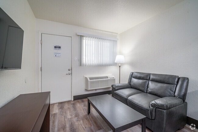 1BR, 1BA - 400SF - Living Room - Siegel Suites Houston