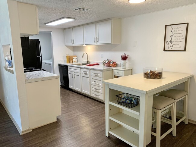 Photo - Quail Hollow Apartments