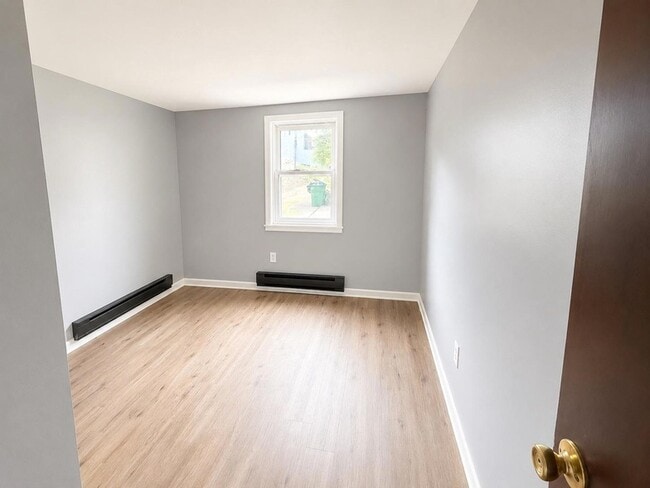 Photo - 301 Violet St