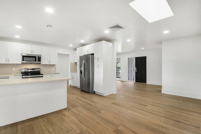 Photo - 1009 Alamanda Dr