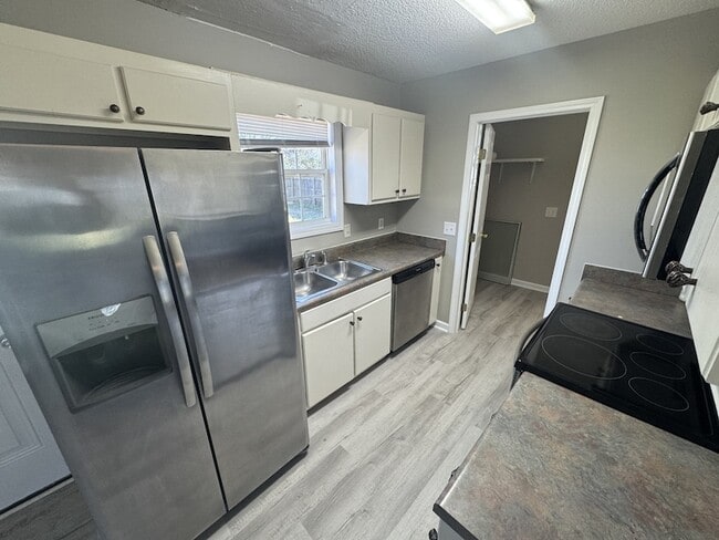Photo - 105 Lorien Cir