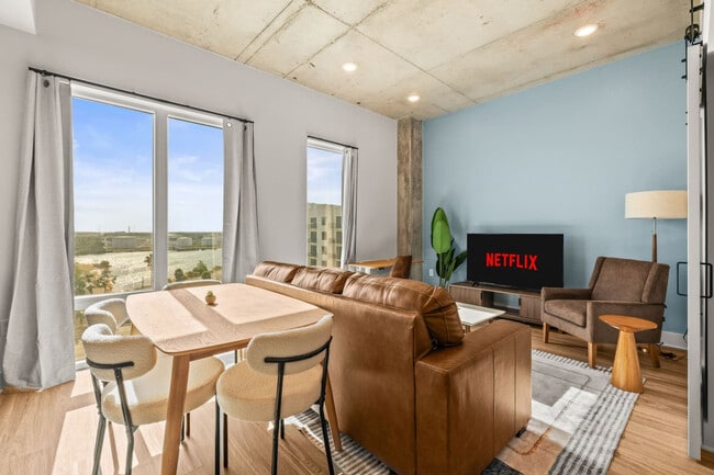 Building Photo - 605 N 12th St Unit ID1312582P