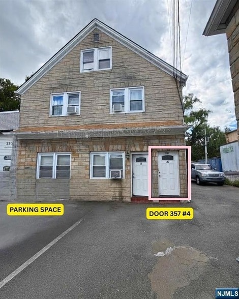 Photo - 357 River Dr
