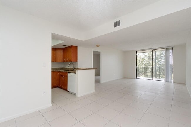 Photo - 5550 NW 44th St Unit 506B